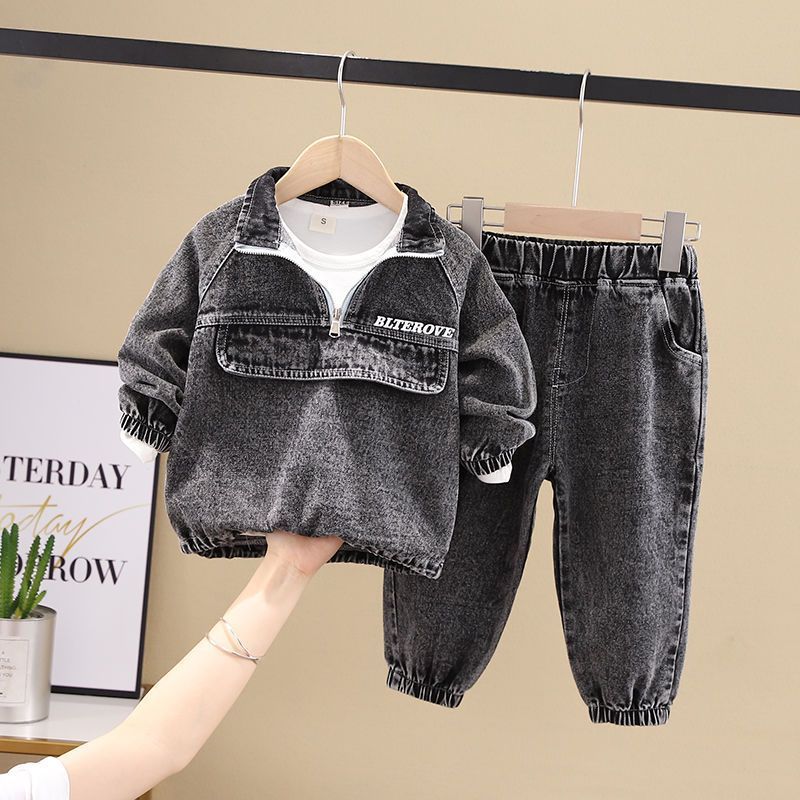 Tvådelat jeansset för – trendigt och bekvämt