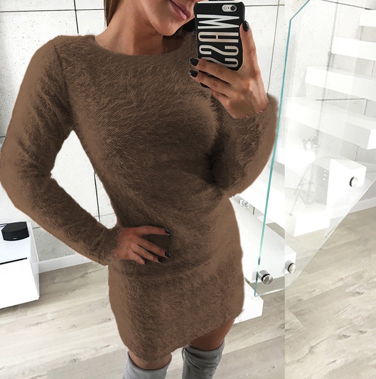 Elegant långärmad plyschklänning – medellång modell med rund hals för stil & komfort