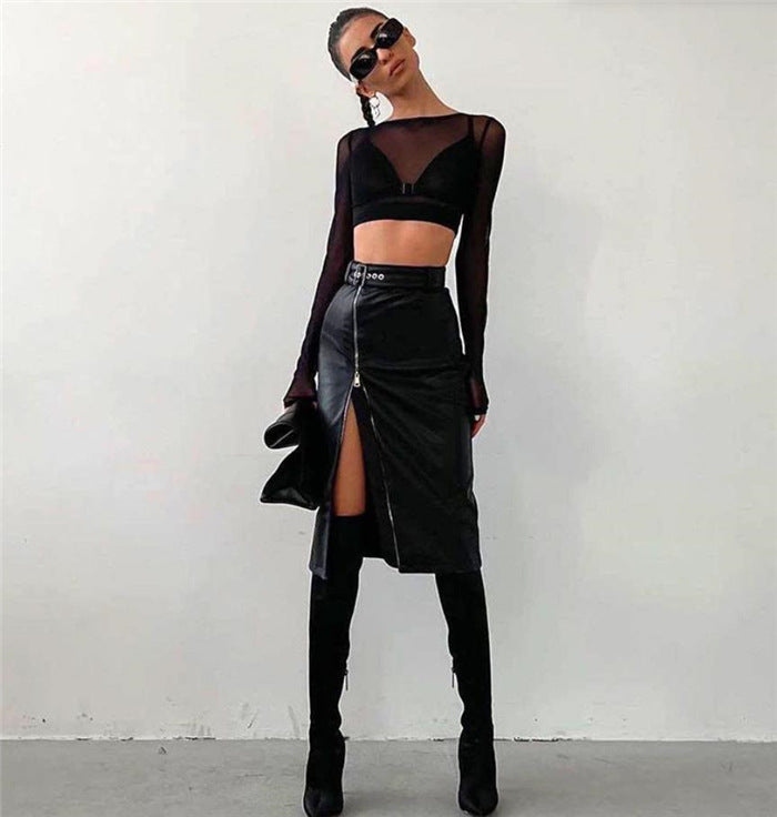 Trendig läderkjol med slits – elegant och sexig look för kvinnor