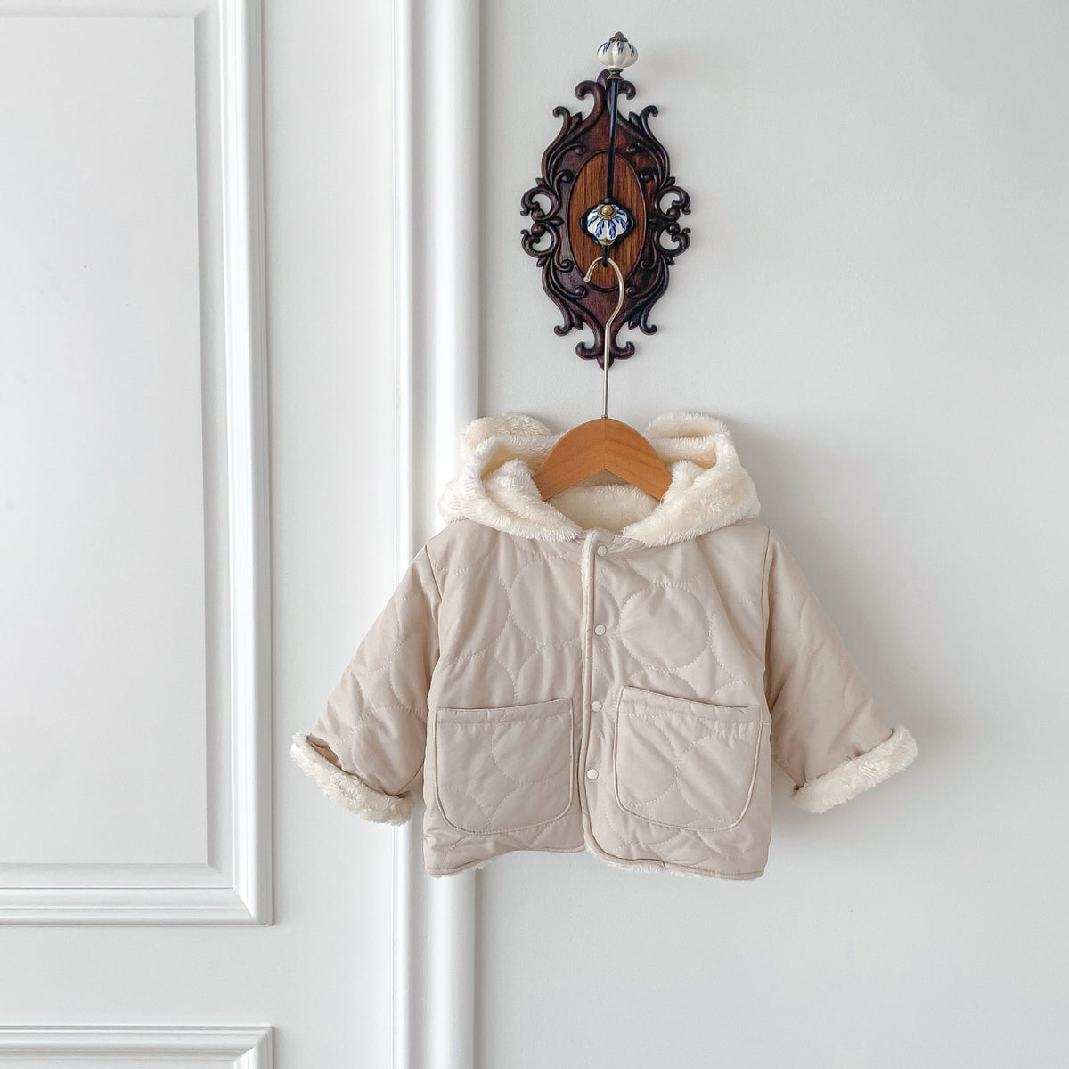 Mysig fleecefodrad jacka med quiltad design