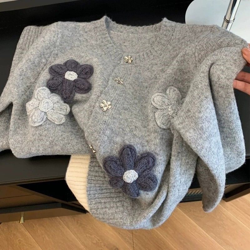 Trendig lös stickad tröja med blombroderi för kvinnor