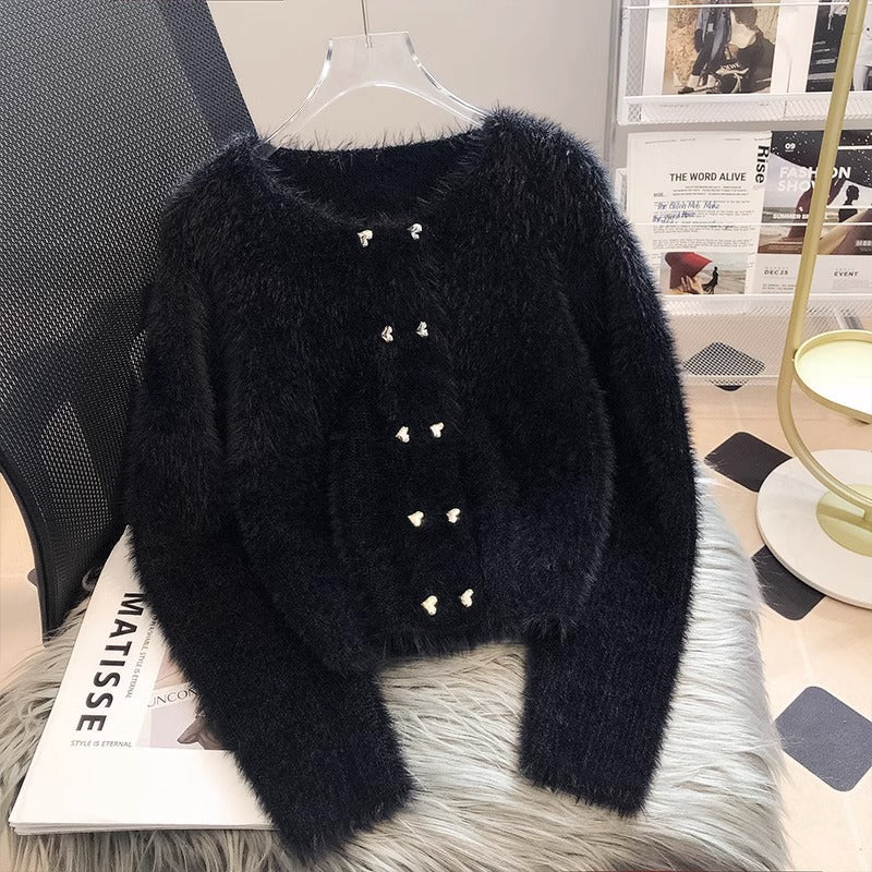 Fluffig Cardigan med Dekorativa Smyckesknappar – Mjuk och Elegant Damtröja