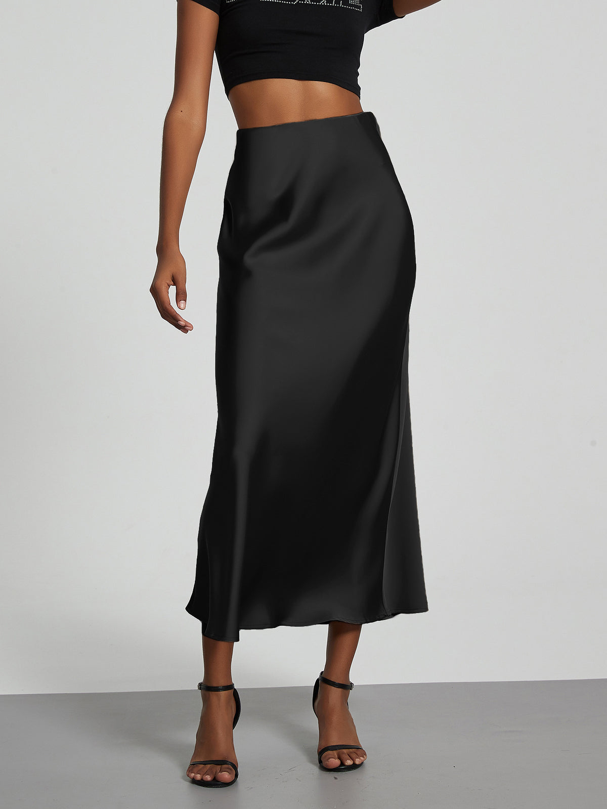 Elegant Satinkjol – Tidlös, Smickrande & Perfekt för Alla Tillfällen