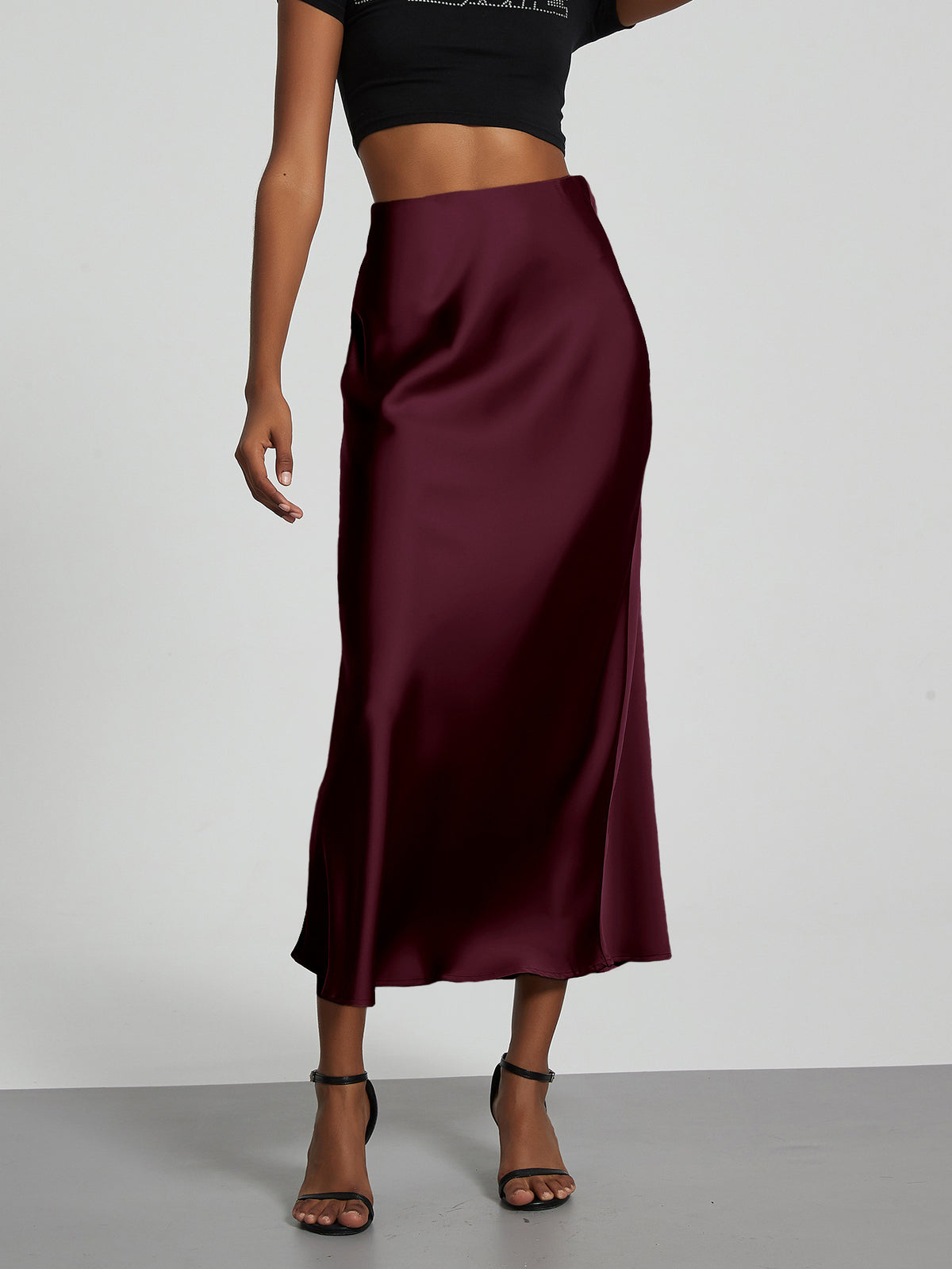 Elegant Satinkjol – Tidlös, Smickrande & Perfekt för Alla Tillfällen