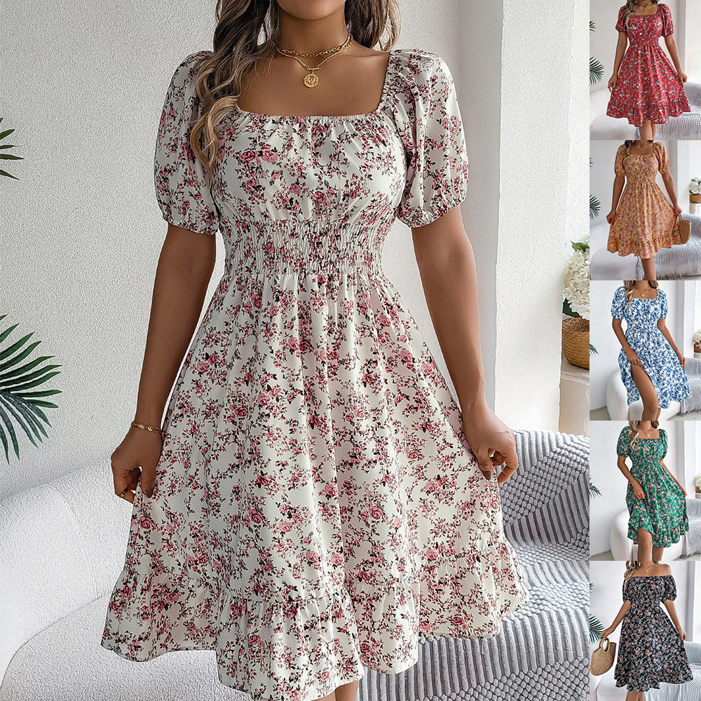 Blommig Klänning med Volanger – Somrig & Elegant Design