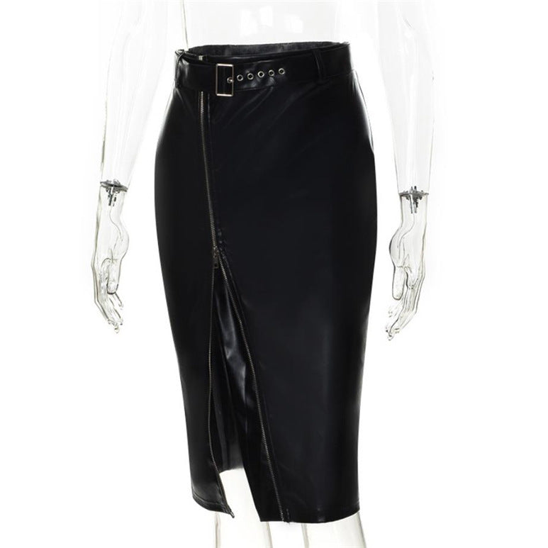 Trendig läderkjol med slits – elegant och sexig look för kvinnor