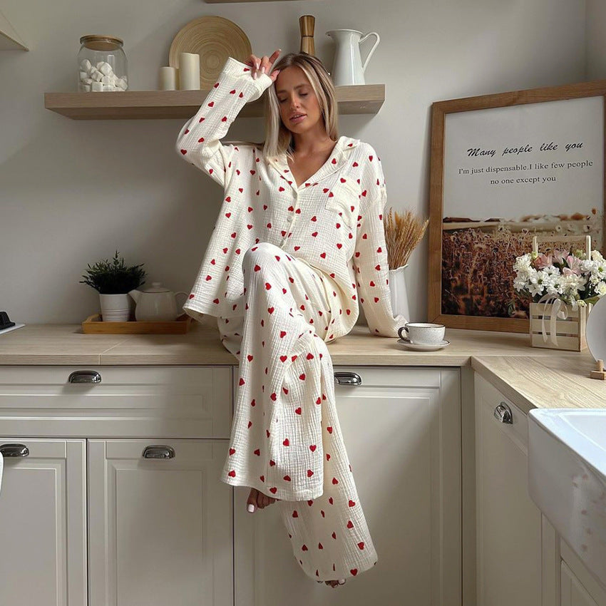Hjärtprintat Pyjamasset för Dam – Tvådelat & Mjukt i Aprikos