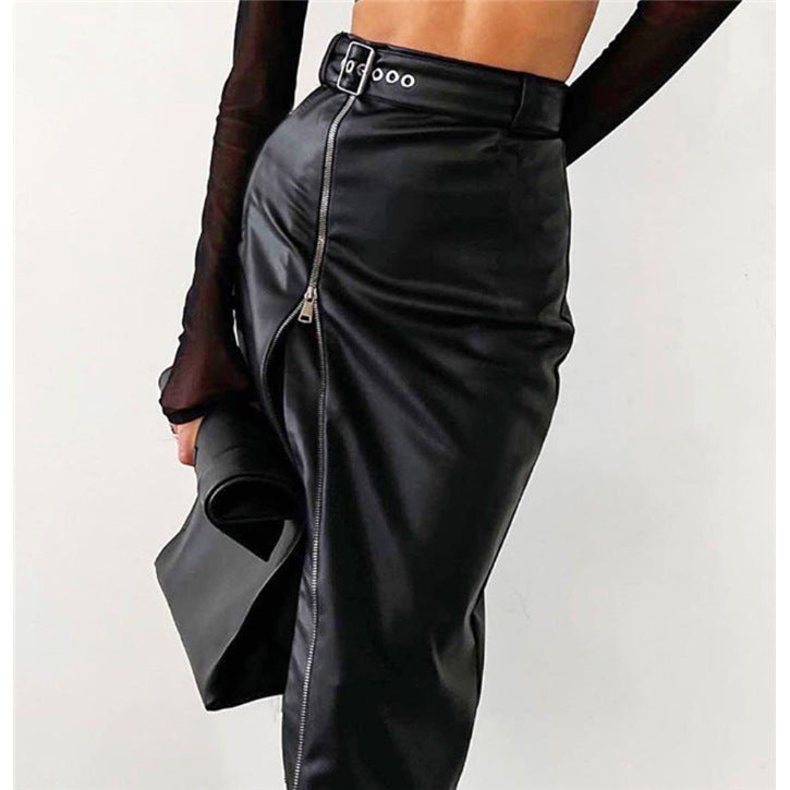 Trendig läderkjol med slits – elegant och sexig look för kvinnor