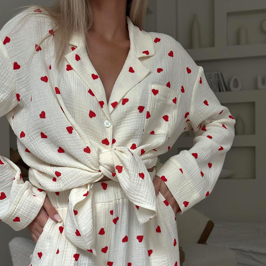 Hjärtprintat Pyjamasset för Dam – Tvådelat & Mjukt i Aprikos